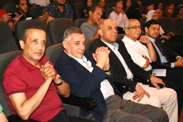 الهيئة العربية للمسرح في عرض مسرحية قواعد العشق 40