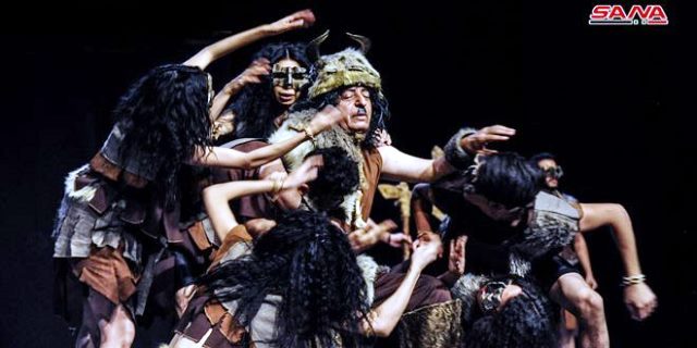 زيناتي قدسية يفتتح موسم المسرح القومي بـمسرحية  حفلة على الخازوق