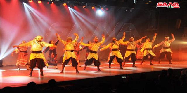 راجعين  عرض مسرحي راقص لفرقة المهرة مستقىً من التراث العربي