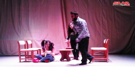 حكاية حلم عرض مسرحي على خشبة ثقافي شهبا يبرز قدرة المرأة على تحدي الظروف