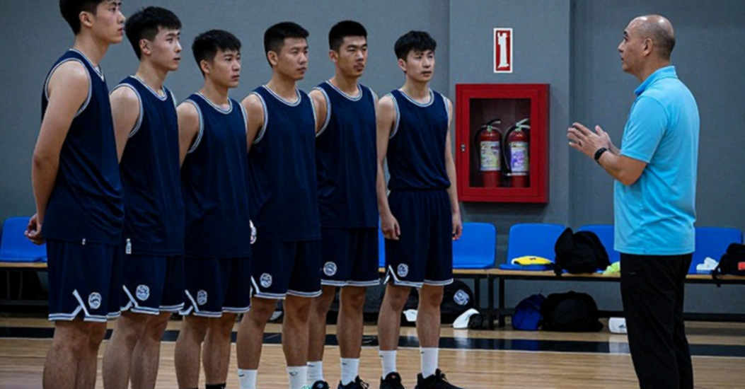 Bài toán tuổi tác và hóa học: Mike James ra mắt Efes trong làn sóng tái thiết