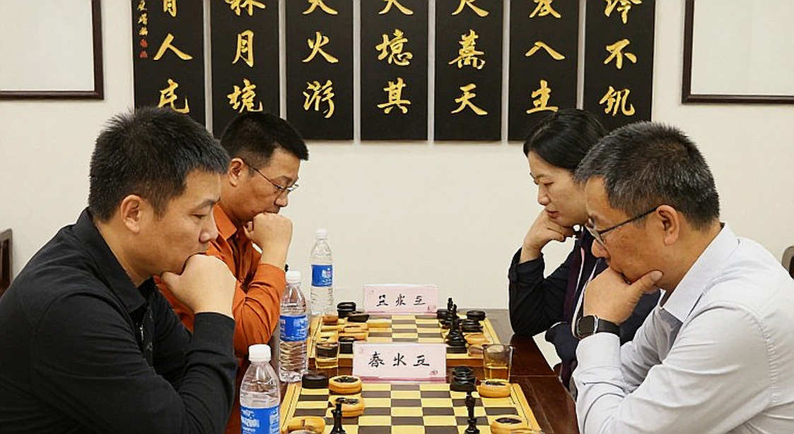 0,1 giây ở Baku: Russell thắng chặng, nhưng bảng điểm vẫn thuộc về Antonelli