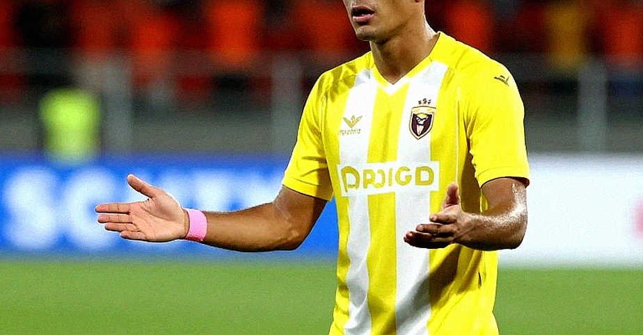 Dinh Bac and the Captain's Armband: Reading Vietnam's 1-0 Win Through the Lens of Transition Play Dinh Bac and the Captain's Armband: Reading Vietnam's 1-0 Win Through the Lens of Transition Play
