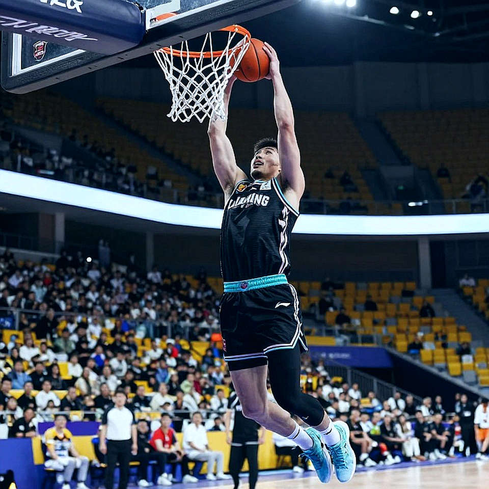 Efes mở màn EuroLeague 2026-27 tại Barcelona: Cordinier và Papagiannis nghỉ dài hạn, Mike James chờ tới phút chót Efes mở màn EuroLeague 2026-27 tại Barcelona: Cordinier và Papagiannis nghỉ dài hạn, Mike James chờ tới phút chót